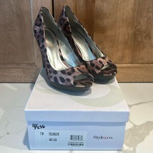 Style & Co Leopard Pump Heels, size 7. Only worn twice, in excellent condition.